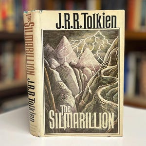 J.R.R. Tolkien le Silmarillion 1977, première édition américaine, 1ère impression, livre à couverture rigide avec carte dépliante sous jaquette originale