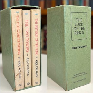 Seltene Tolkien Herr der Ringe Triologie 1965 Taschenbuch Box im Original Grünen Schuber (1st & 2nd print’s)