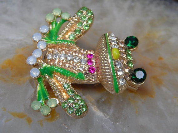 Adorable Tree Frog Brooch Pin with Sparkling Rhin… - image 6