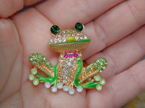 Adorable Tree Frog Brooch Pin with Sparkling Rhin… - image 9
