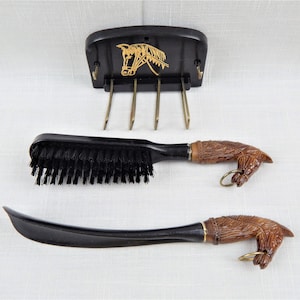 Vintage 1960&#39;s Horse Head Brush & Shoehorn With Tie Rack Wall Plaque Set in Original Box Men&#39;s Travel Grooming Set