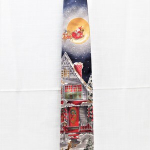417 Van Heusen Men&#39;s Christmas Scene Necktie Night Before Christmas Tie 100% Silk 56 inches Long