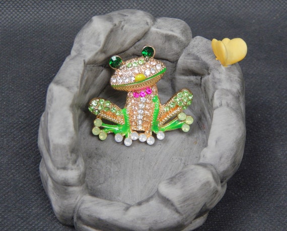 Adorable Tree Frog Brooch Pin with Sparkling Rhin… - image 2