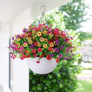 Artificial Faux Hanging Flowers Plants Basket for Spring Outdoor Porch Decoration,  Fake Silk Daisy UV Resistant Outside Home Patio Decor