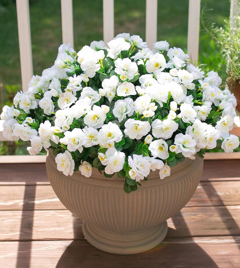 Flores de camelia de seda sintética resistentes a los rayos UV: Flores artificiales para exteriores - 3 ramos White