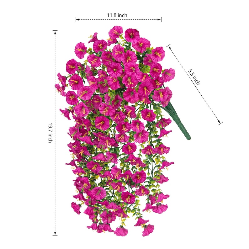 Pu&ograve; includere: Una vivace composizione floreale artificiale sospesa. I fiori magenta, lunghi 50 cm e larghi 30 cm, scendono a cascata da uno stelo verde. La composizione &egrave; larga 14 cm nella parte superiore, offrendo un aspetto pieno e lussureggiante per l'arredamento della casa.