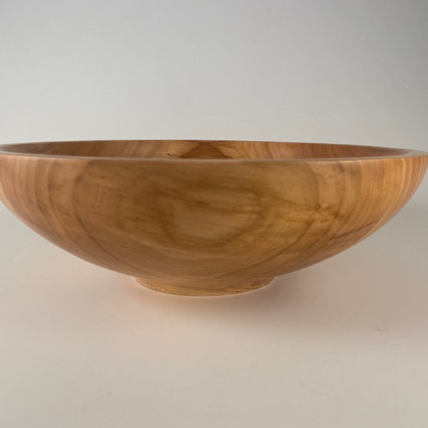 La mano de madera se convirtió en cherry salad bowl