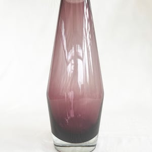 Midcentury purple Glass Vase by Tamara Aladin for Riihimaen Riihimaen Lasi