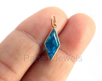 美しいラボで作られたブルートパーズチャーム、18Kソリッド