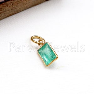 ナチュラルグリーンアクアマリンチャーム、ソリッドゴールドチャーム