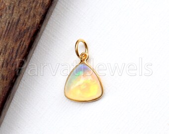 Pendentif Opale éthiopienne Naturelle - Monture Or Jaune Massif 18 Carats, Breloque Triangle, Neuf Sous Emballage