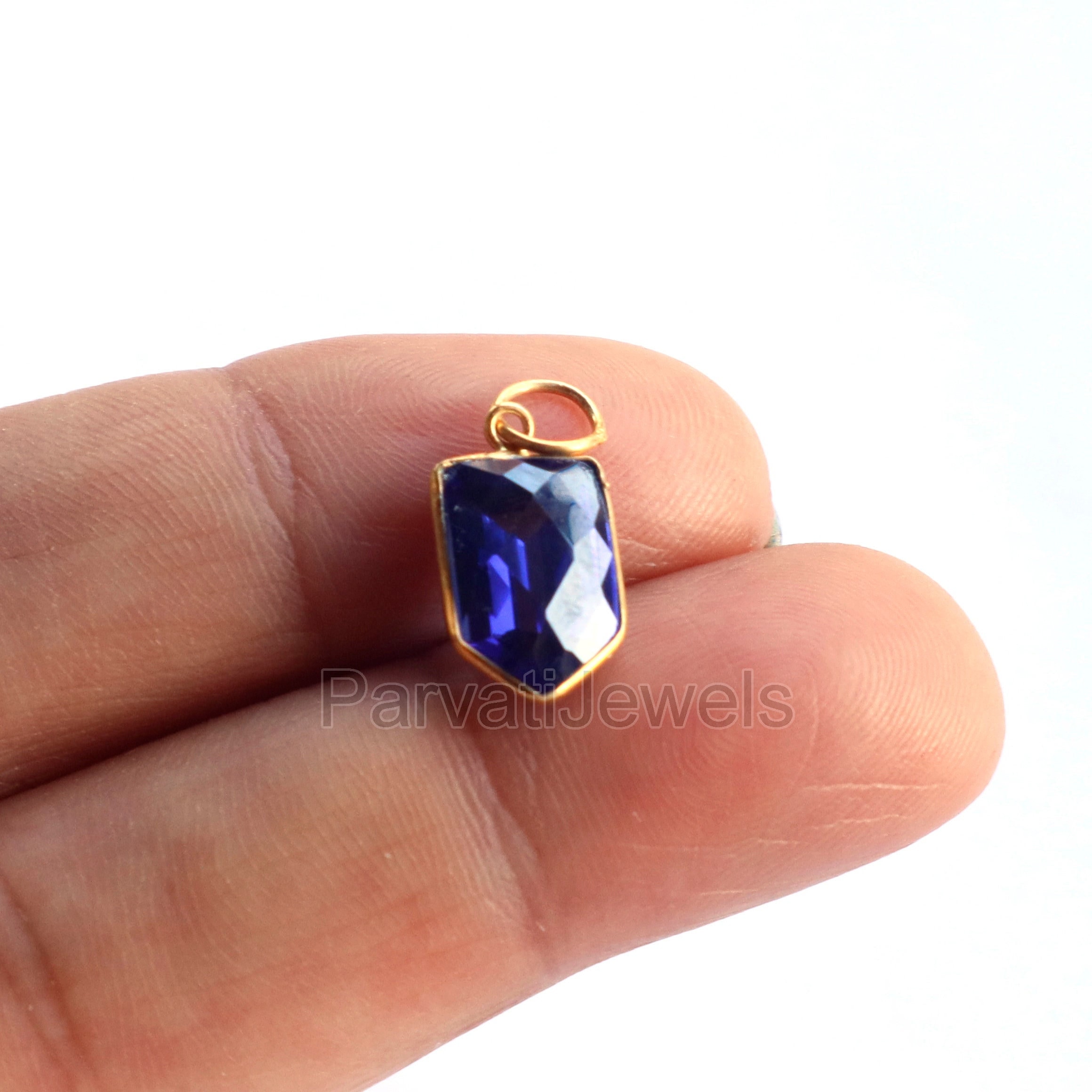 Pendentif Breloque Tanzanite Naturelle En Or 18 Carats - Neuf Avec étiquettes, Taille Trillion, 2.10 Ct
