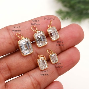 Breloque en moissanite de différentes tailles, breloque en or massif 18 carats, breloque en or faite à la main, breloque cadeau en or.