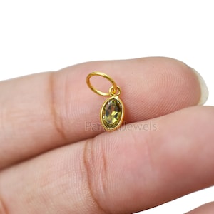 Charm ovalado de zafiro AA, charm de oro macizo de 18k, charm de zafiro verde natural, charm de oro, colgante con charm, collar con charm, charm de oro hecho a mano