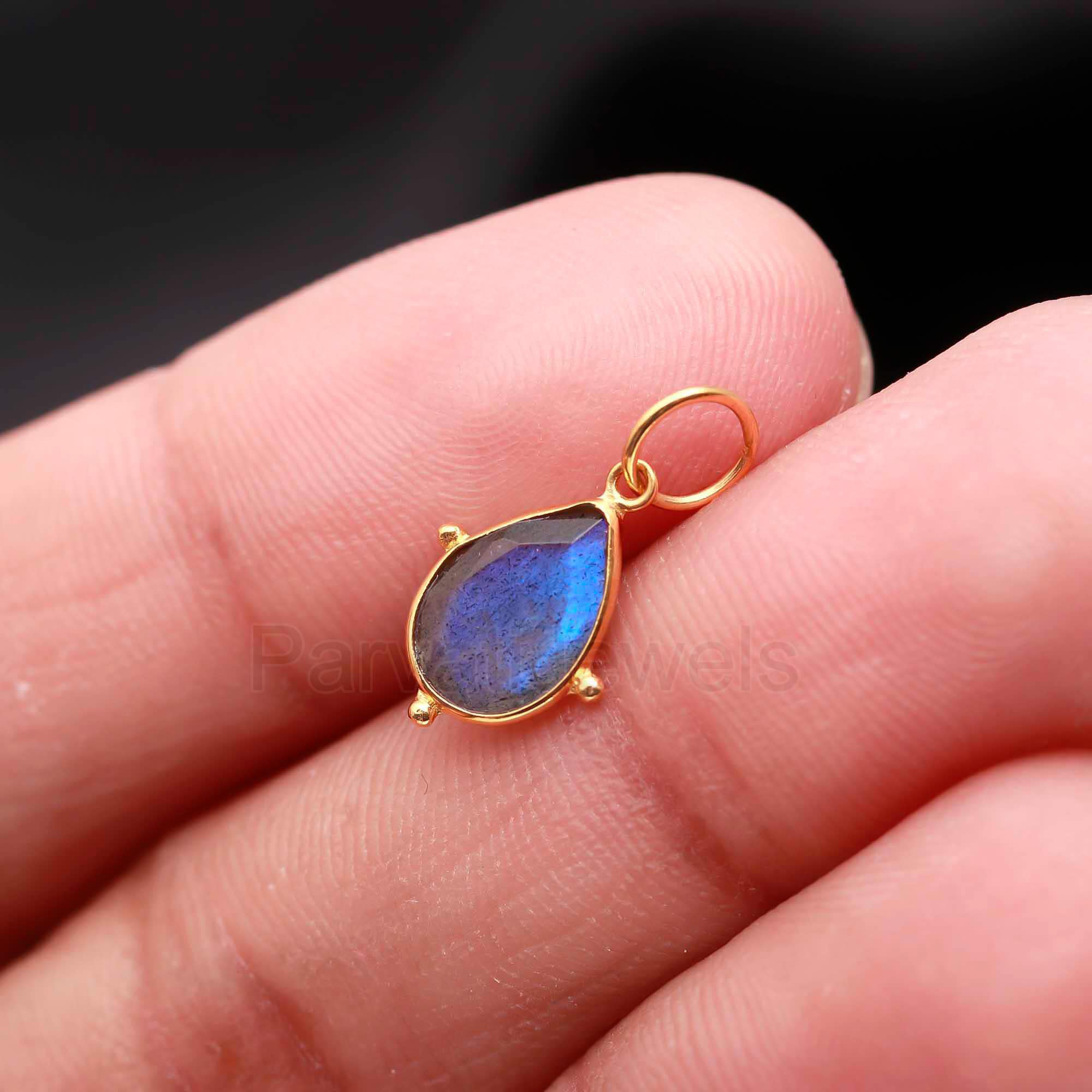 天然ブルーラブラドライトチャーム、18Kソリッドゴールドチャーム