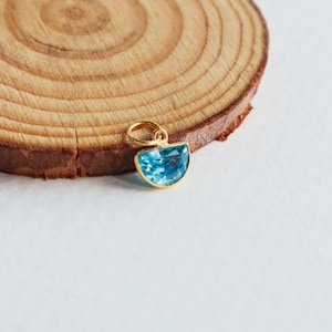 Beautiful Blue Topaz Charm, 18k Solid Gold Charm, Blue Topaz Charm, Gold Charm, Charm Pendant, Charm Necklace, Handmade Gold Charm