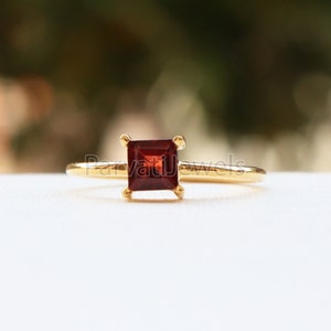 Natuurlijke granaat 14k en 18k massief gouden ring, edelsteenring, gouden sieraden, massief gouden ring, handgemaakte granaat gouden ring, gouden ring, cadeau voor haar