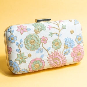 Bolso de mano artesanal de seda en tonos pastel, bolso de mano bordado a mano con bandolera de metal desmontable, regalo perfecto para ella.