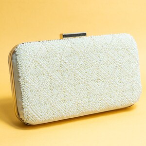 Bolso de mano artesanal exquisito con cuentas de perla blanca bordadas a mano, bandolera desmontable, regalo perfecto para ella