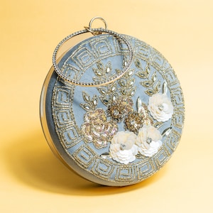 Bolso de mano de seda bordado a mano, artesanal, exquisito, floral, redondo, con bandolera desmontable, regalo perfecto para ella