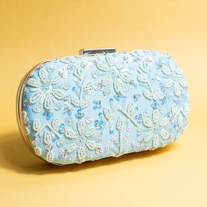 Bolso de mano/cartera de seda azul claro artesanal hecho a mano, bolso de mano bordado a mano con bandolera de metal desmontable, regalo perfecto para ella.