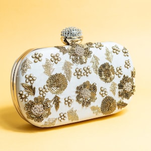 Bolso clutch artesanal con bordado de cuentas de marfil hecho a mano con cabestrillo desmontable, regalo perfecto para ella