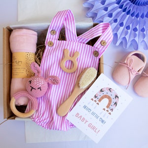 7 Stück Neugeborene Baby Mädchen Geschenk Box, Willkommen Baby Geschenk, Baby Shower Geschenk, Baby Hamper, Schwangerschaft Geschenk, Baby Mädchen Geschenk, personalisierte Baby Geschenk
