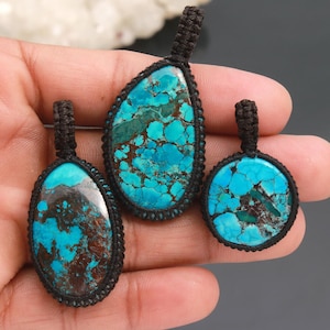 Colgante de macramé de turquesa y magnesita, colgante de piedra preciosa turquesa y magnesita, regalo de Navidad, colgante de cristal con energía curativa poderosa.