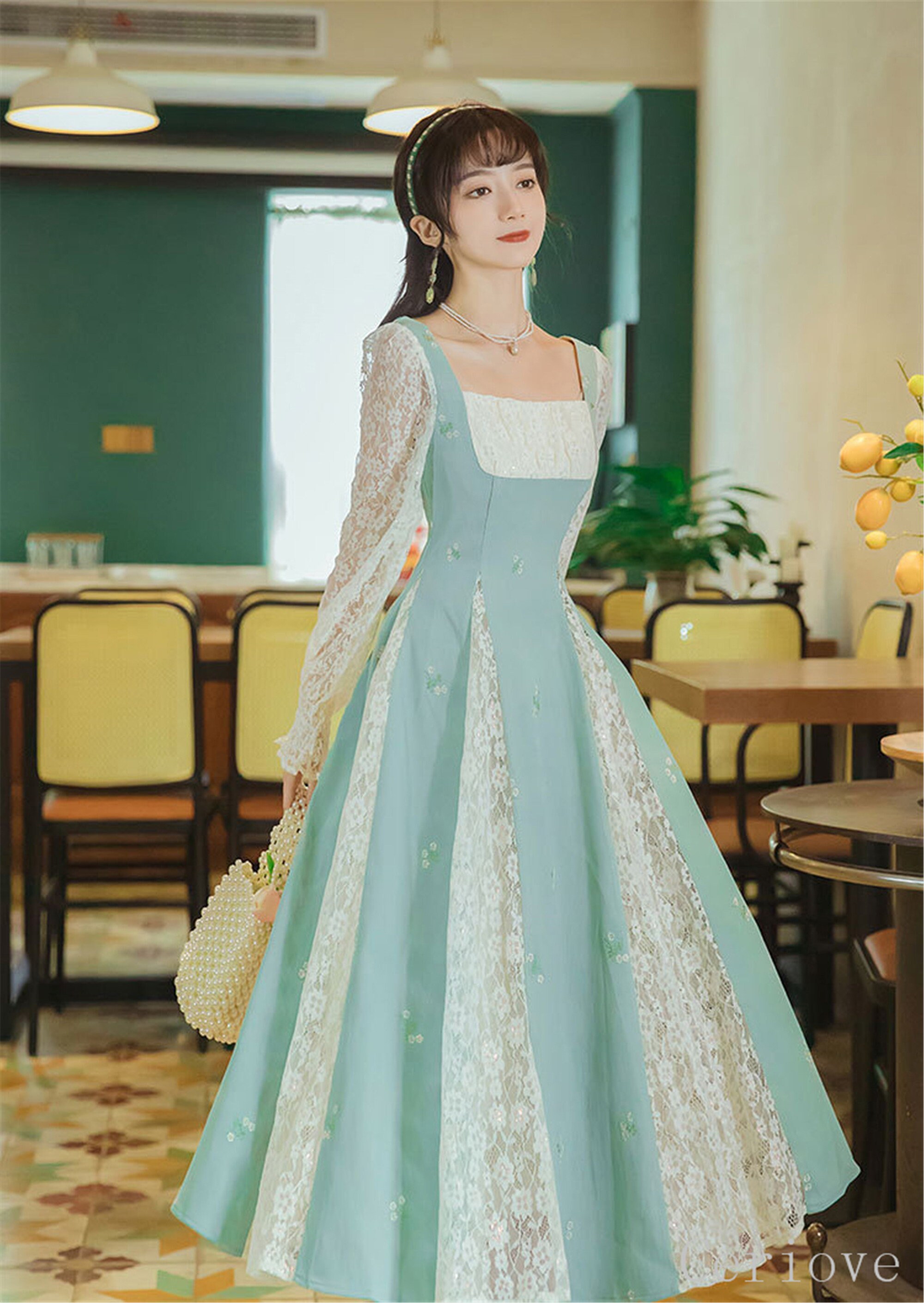Square Veck Lace Dress French Vintage 