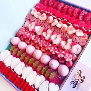 Love Sweet Gift Box, 1KG sweets, Pick n Mix box, Valentines, galentines, Wedding Sweets, Strawberry Sweets, Anniversary