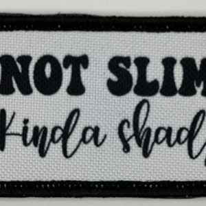 Parche elegante Not Slim Kinda Shady, parche con gancho extraíble de 2" x 3", parche moral