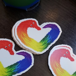 Gay Pride Regenbogenwurm an einer Schnur Herz Sticker