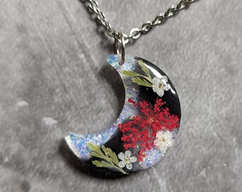 Pressed Flower Crescent Moon Necklace - Flower Moon Pendant - Resin Moon Charm