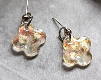 Pressed Flower Drop Earrings - Colourshifting Resin Dangle Earrings - Real Pressed Flower Jewellery - Hypoallergenic Stainless Steel