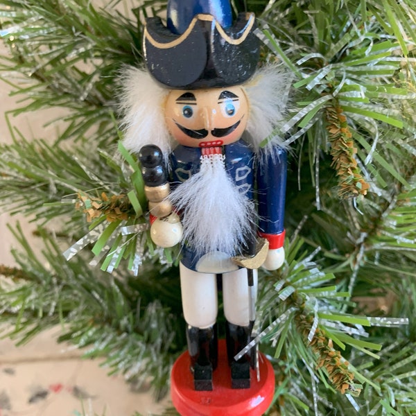 Silvestri 5’ Nutcracker Statue Etsy
