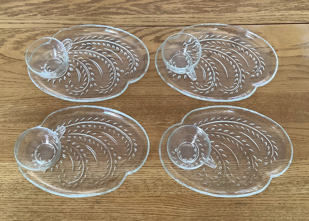 Set of 4 MCM Federal Glass Luncheon Plates & Cups/set of Vintage
