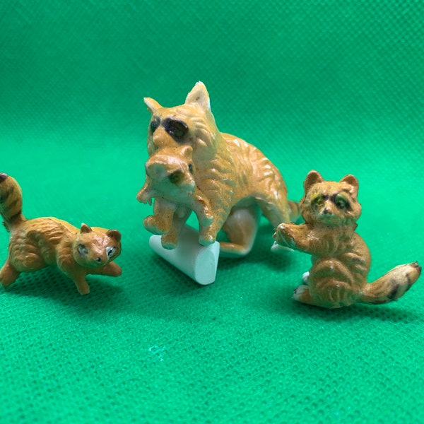 Miniature Racoon Family Figurines/Miniature Shadow Box Racoons/Mini Racoon Mother & Young Racoons Toys/Dollhouse Advent Calendar Minis