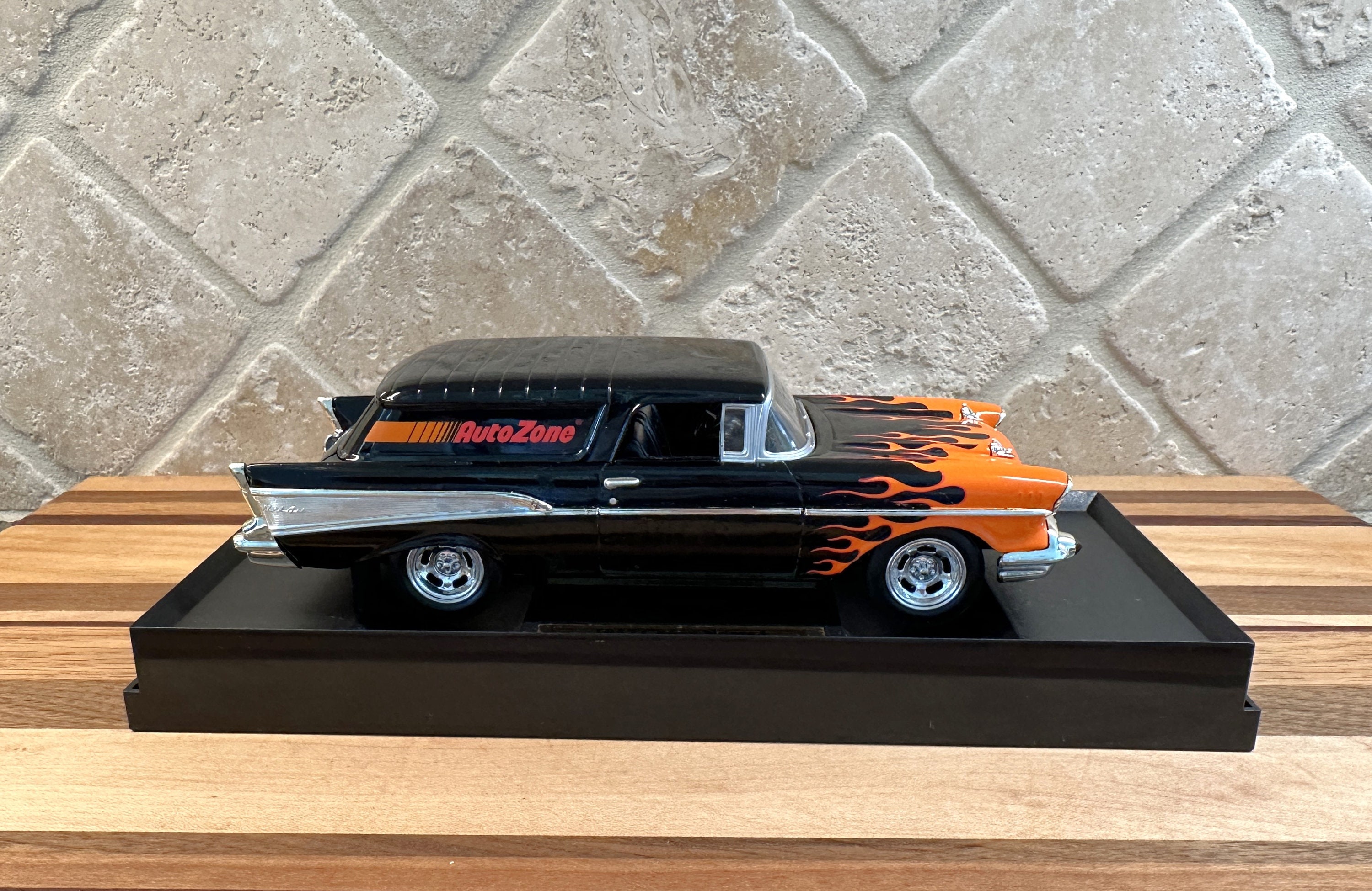 1957 Chevrolet 2-door Nomad Wagon 1/25 Scale Model & Coin