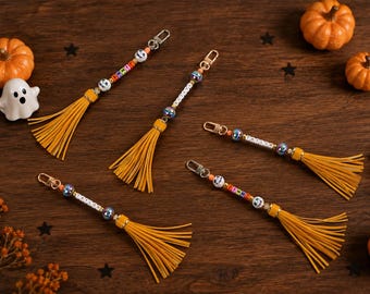 Portachiavi personalizzato con nome da strega per Halloween, ciondolo per borsa o spilla con nappa, portachiavi carino per Halloween, portachiavi per zaino.