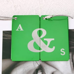 Juego de etiquetas de equipaje de cuero personalizadas para parejas, etiquetas de equipaje para él y para ella, regalo de bodas para luna de miel, etiquetas de equipaje de cuero
