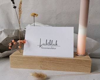 Kerzenständer SIKTE aus Eiche/Esche - personalisierbar - mit Trockenblumen und Karten/Fotohalter