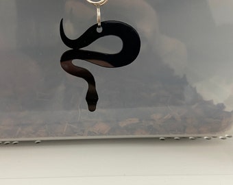 10 Single Colour Male Tags - Black