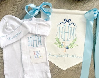 Conjunto personalizado de pijama, gorro y banderín para bebé / Conjunto bordado para anunciar el nombre.