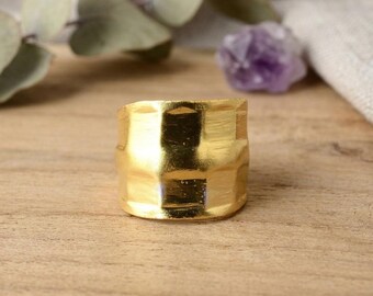 Gold Statement Ring, Wide Hammered Band, Chunky Modern Gold Ring, Minimalist Statement Jewelry, Bold Finger Ring