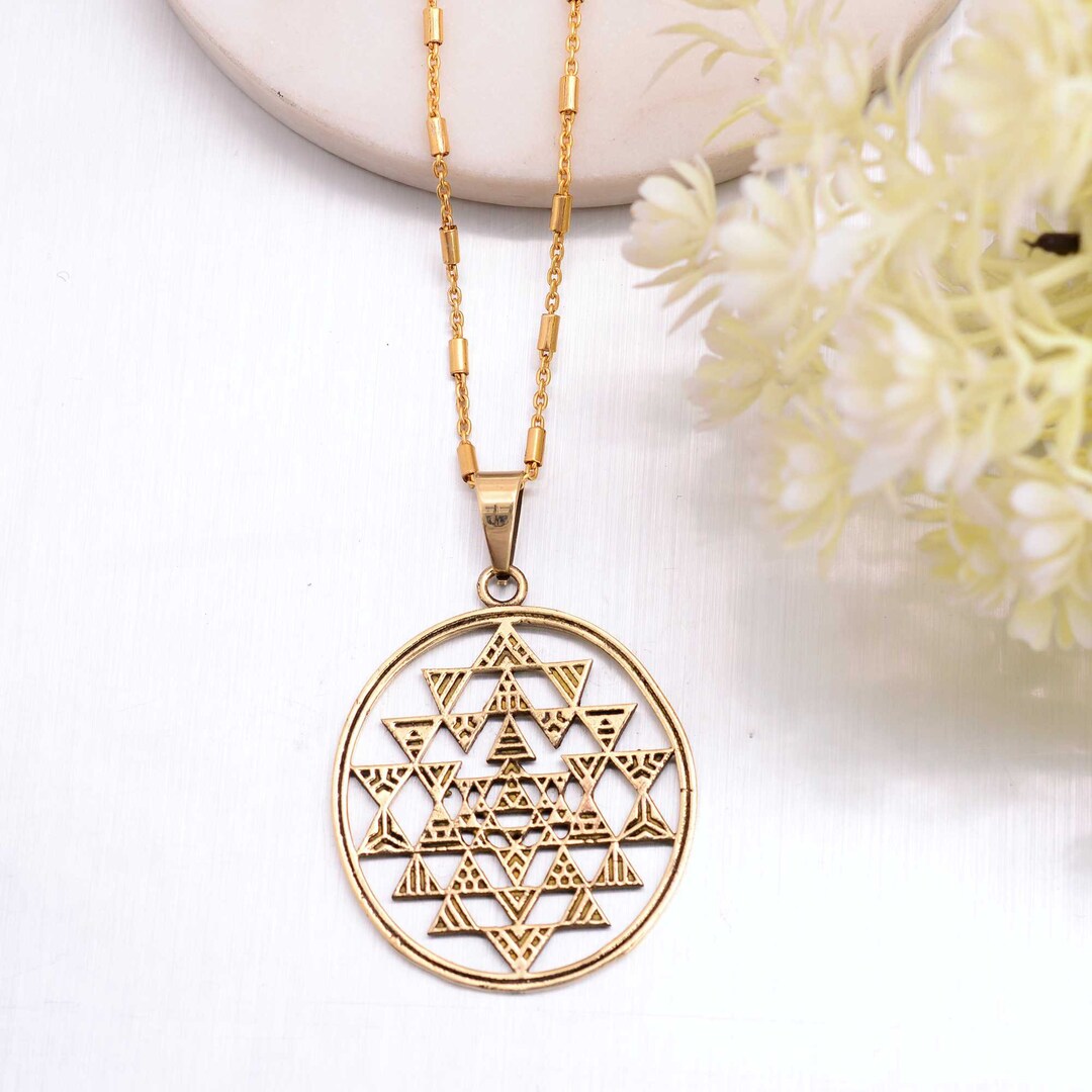 Vergoldeter Sri Yantra Anhänger Mit Aquamarinen | Meditation – ETERNAL