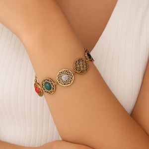 Adjustable chakras bracelet 7 colors precious stones ; brass, indian hinduism prayer beads; ; gold pendant