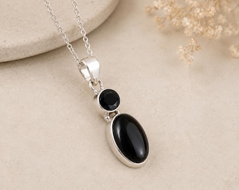 Colgante de plata de ley hecho a mano con ónix negro - Piedra de nacimiento de diciembre