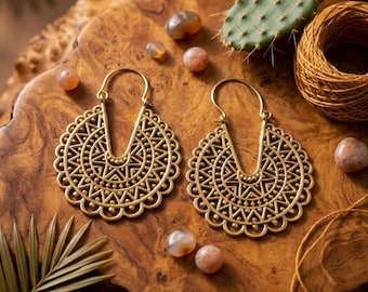 Trendige Designer Creolen für Damen | Gold Statement Creolen | Moderne leichte Modeschmuck