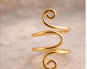 Złoty pierścionek z podwójną spiralą – minimalistyczna, regulowana biżuteria z wyrazistym wzorem