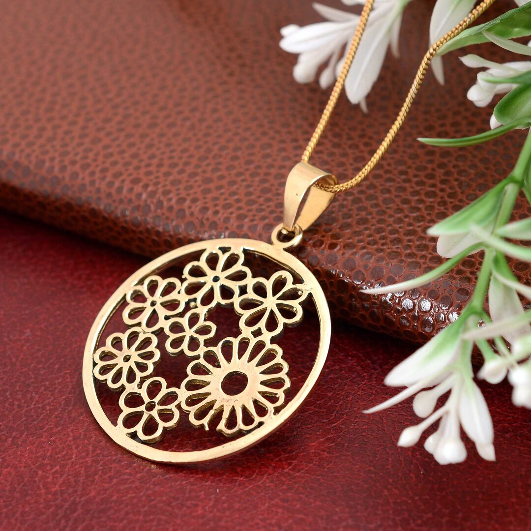 Flower Rowel Necklace